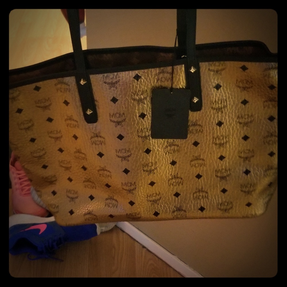 MCM TOTE